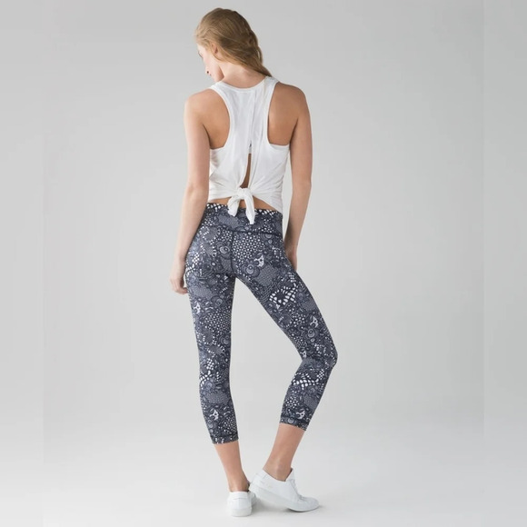 Lululemon Wunder Under Crop pretty lace Legging black white size 6 Athleisure - Picture 2 of 7